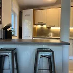 Апартаменты Dream In With Private Garden