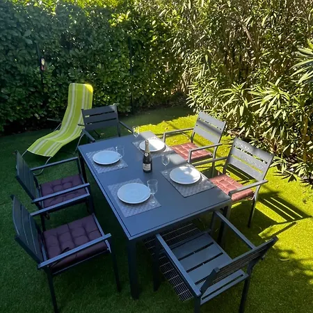 Апартаменты Dream In With Private Garden *